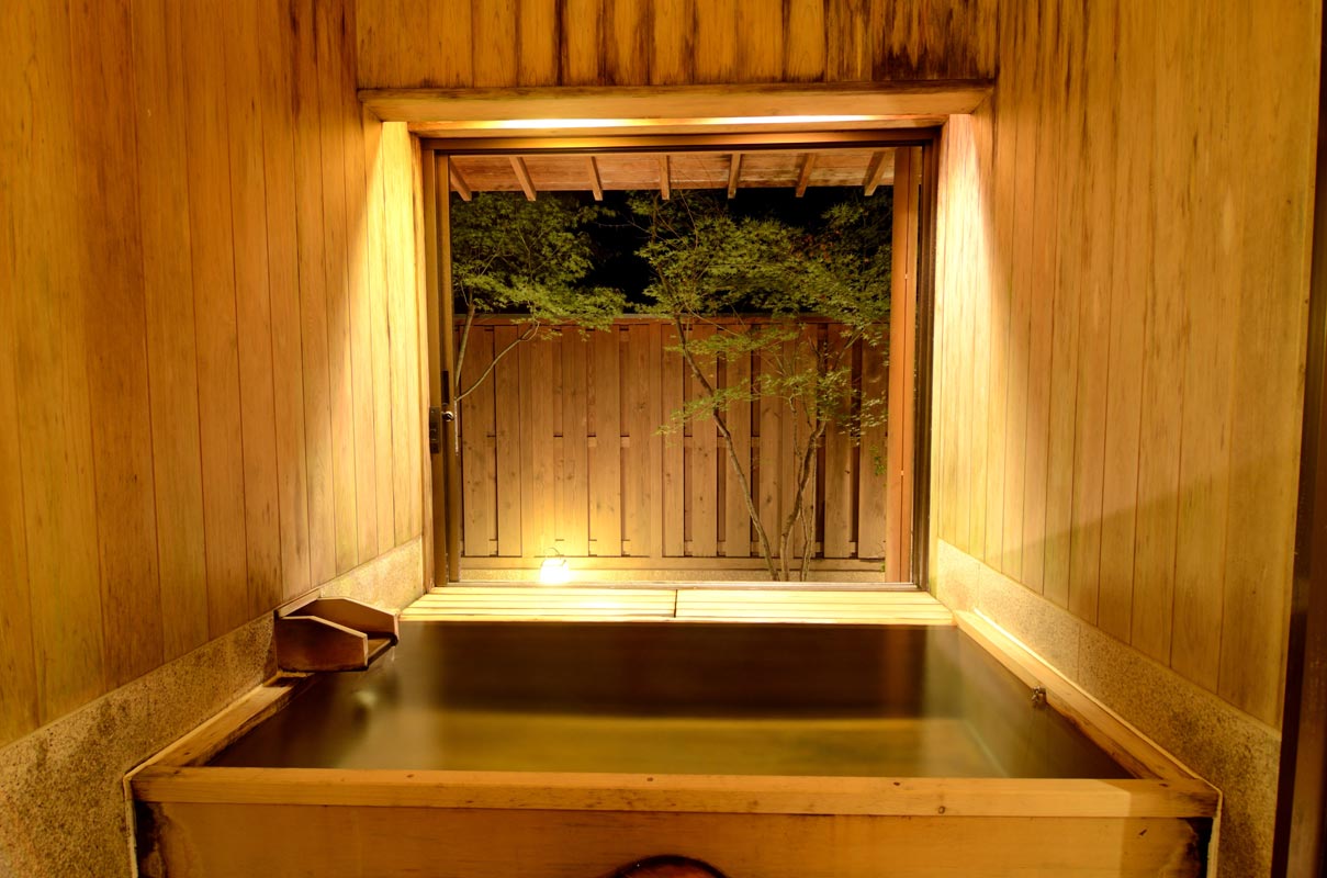 貸切半露天風呂 二人静 公式hp 伊香保温泉 晴観荘 眺望の温泉旅館 ベストレート